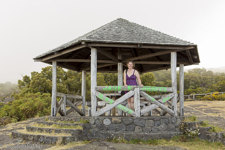 Annette im Pavillon am Piton Maïdo auf La Réunion