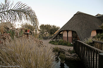 Weg zu unserem Bungalow der Gowati Lodge