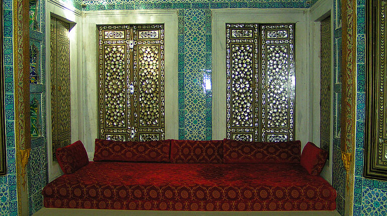 Liegen im Harem des Topkapi Sarayi von Istanbul.