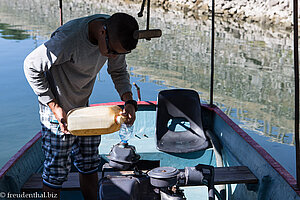 Unser Boot muss erst betankt werden.