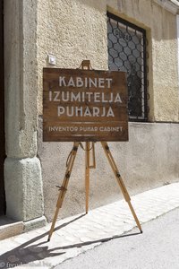 Eingang zum Kabinett des Fotografen Janez Puhar