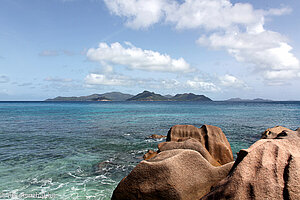 Blick nach Praslin und Curieuse (rechts)