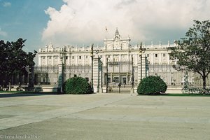 Auf dem Vorplatz des Palacio Real