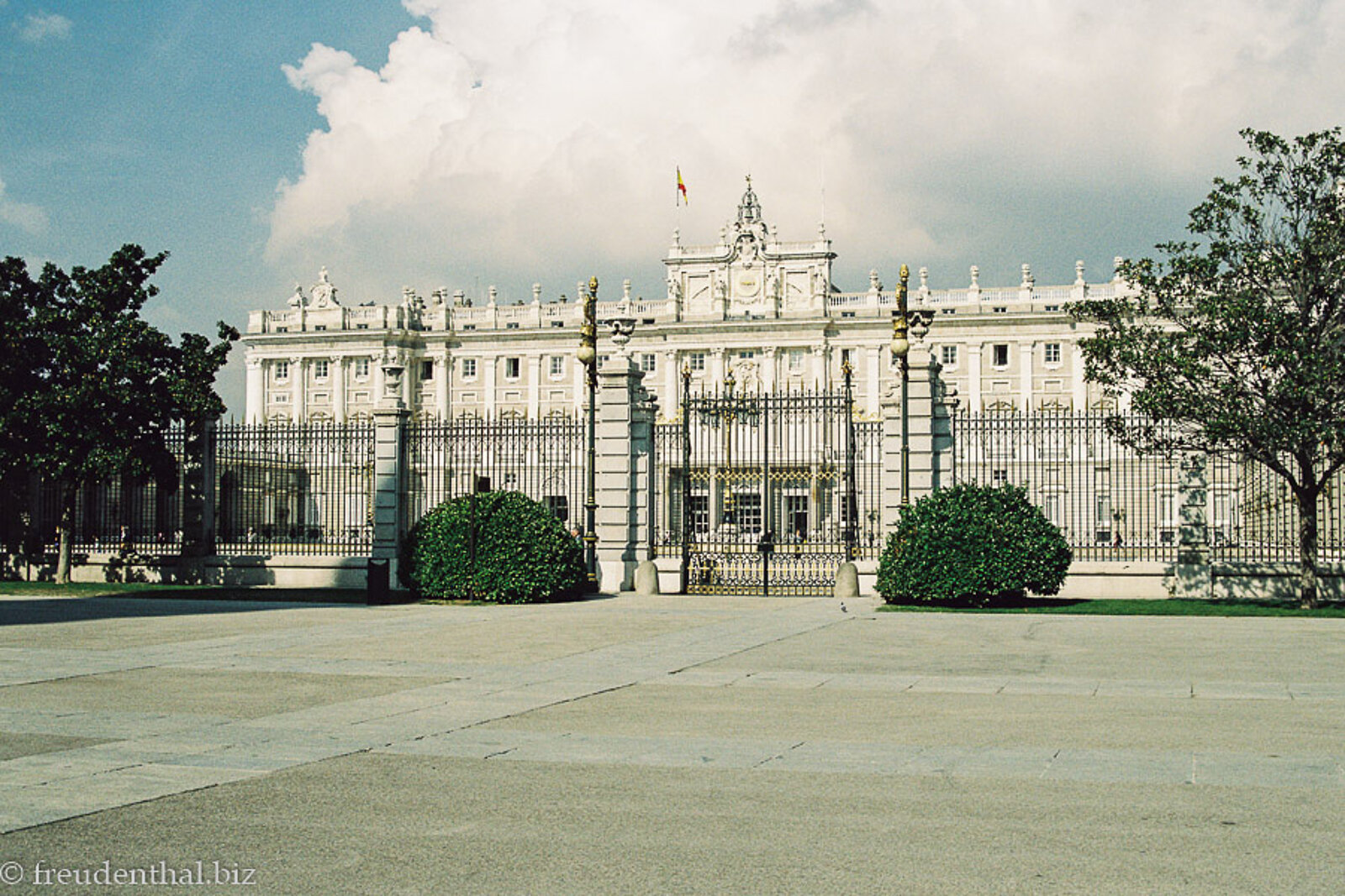 Vorplatz des Königspalastes von Madrid