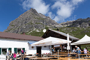 Die Widdersteinhütte lädt zu einer Rast ein