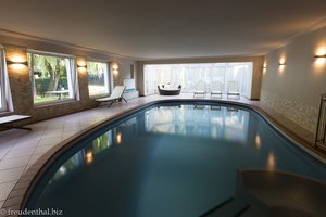 Pool mit Salzwasser - saubere Badequalität im Hotel Alpenhof