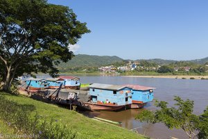 Hausboote am Mekong bei Chiang Khong