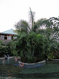 eines der ruhigen Becken im mittleren Bereich der Therme