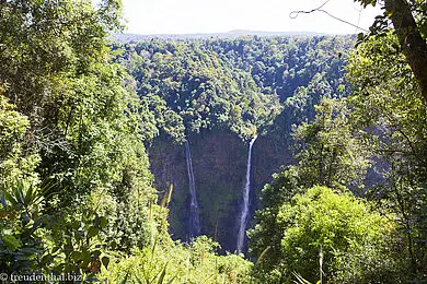 beim Tad-Fane-Wasserfall in Laos