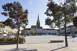 der große Marktplatz von Marciac