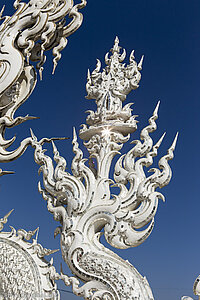 viel Glitzer am Wat Rong Khun