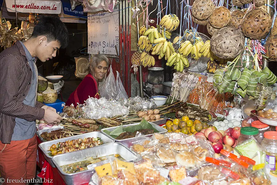 Garküche auf dem Nachtmarkt von Vientiane