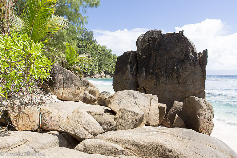 Anse Intendance und seine Granitfelsen