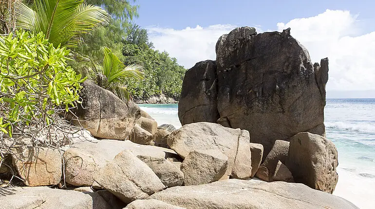 Anse Intendance und seine Granitfelsen