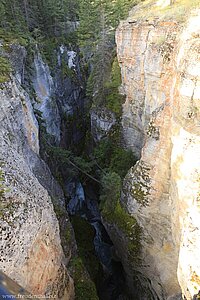 Blick von der zweiten Brücke in den Maligne Canyon