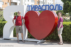 Anne und Lars in Tiraspol, der Hauptstadt von Transnistrien