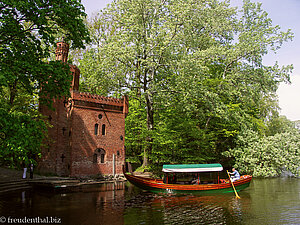 Gondel beim Turm am Jezioro Wilanowskie