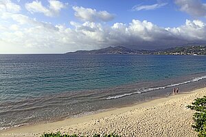 Flaches Wasser an der Grand Anse auf Grenada