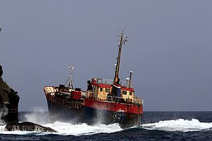 havarierter Frachter bei der Isla a Quatre