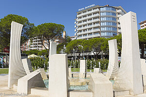 Fontana Denkmal - Springbrunnen in der Form eines Kompasses