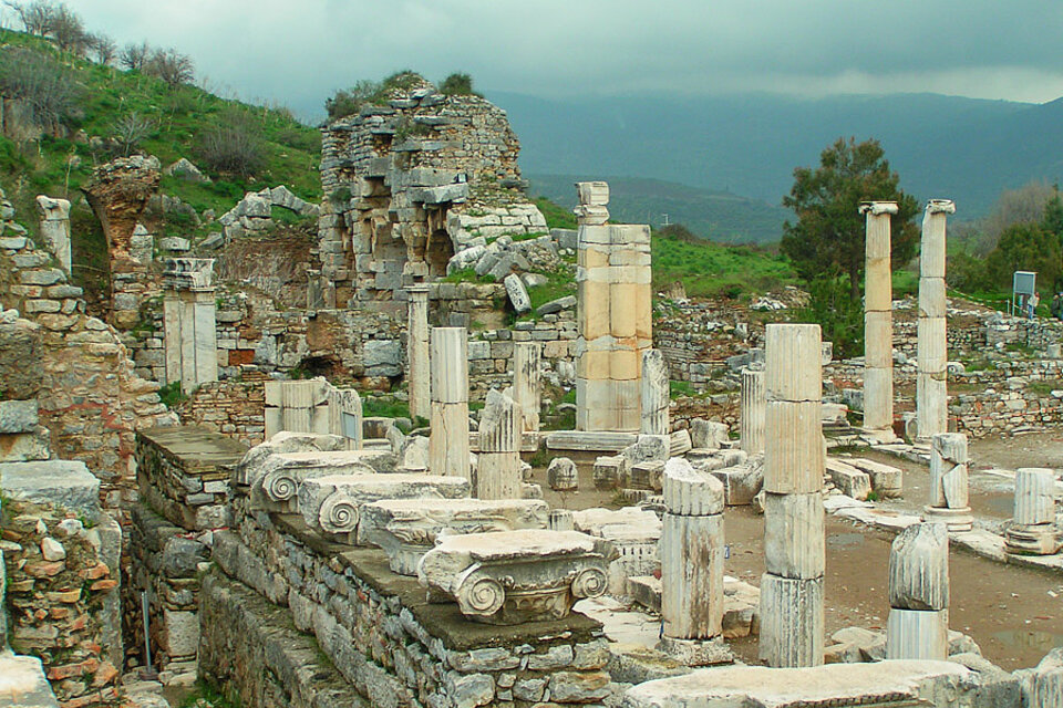 Aussicht über die antike Tempelanlage bei Ephesos in der Türkei