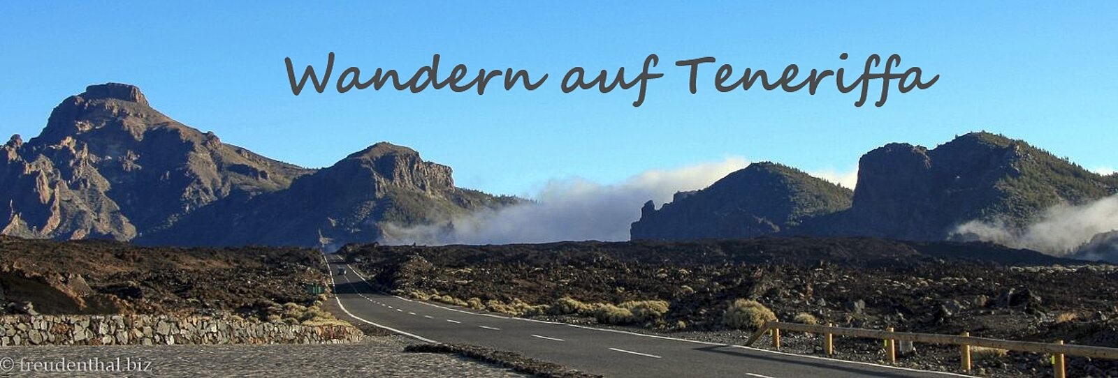 Malerisch gewundene Straße hoch in den Teide-Nationalpark auf Teneriffa