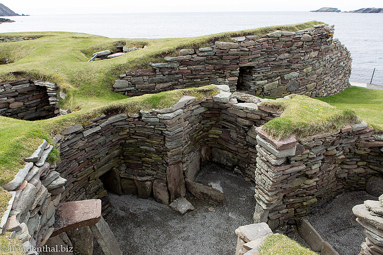 Mauerkunst auf dem Jarlshof der Shetlandinseln