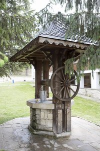 Wasserbrunnen bei der Manastirea Capriana in Moldawien
