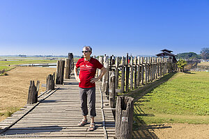 Lars auf der U-Bein-Brücke bei Amarapura