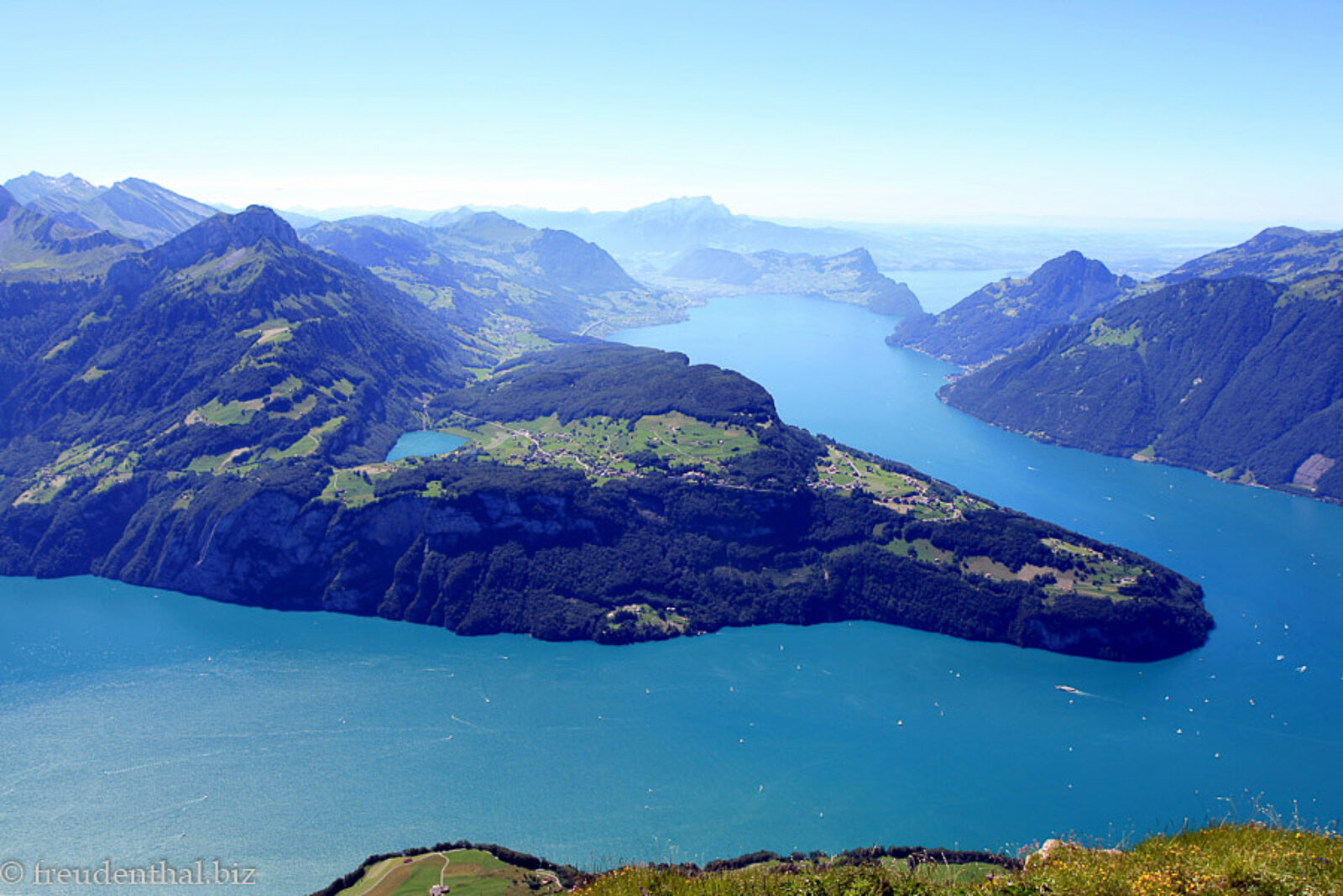 Aussicht vom Fronalpstock über den Vierwaldstättersee nach Selisberg