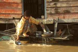 Tonlé Sap - Hausarbeit im Dorf der Khmer
