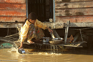 Tonlé Sap - Hausarbeit im Dorf der Khmer