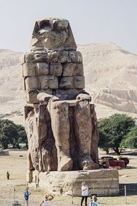 Ein Koloss in der Nähe von Karnak.