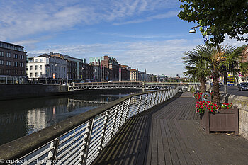 Spazierweg am Liffey River in Dublin