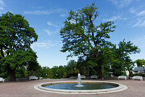 Teich mit Springbrunnen beim Schloss Kadriorg in Tallinn