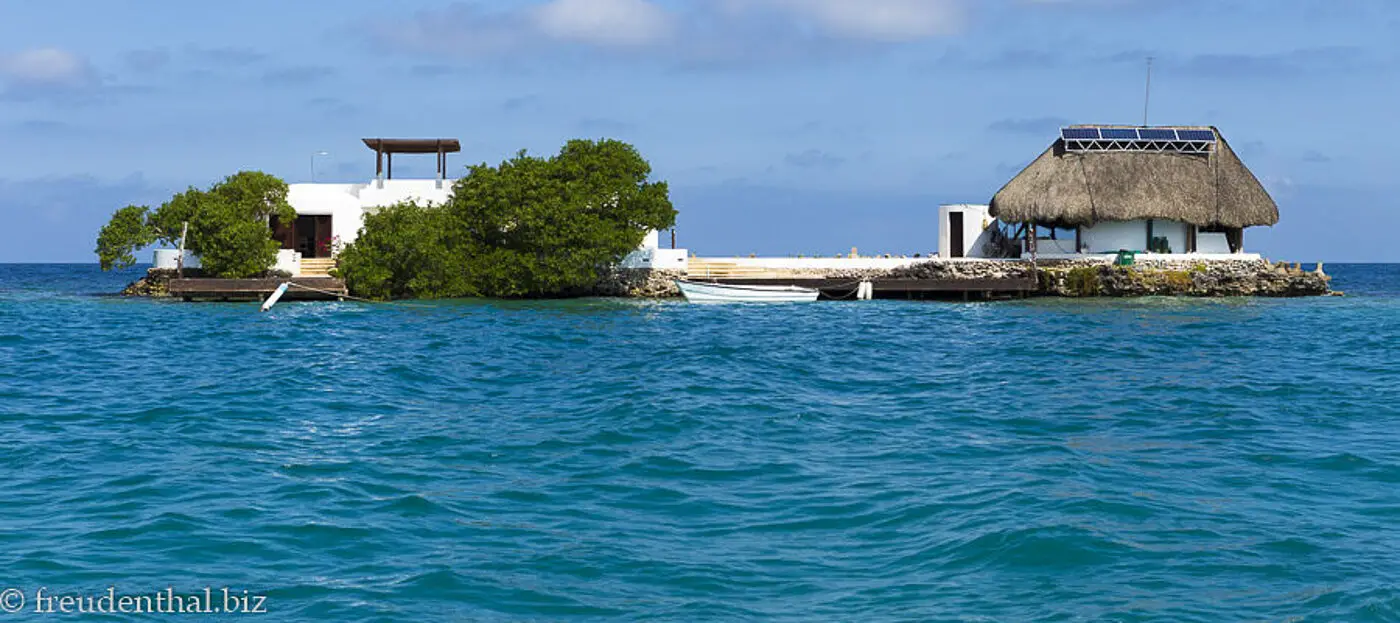 Kleine Insel bei den Islas del Rosario von Kolumbien