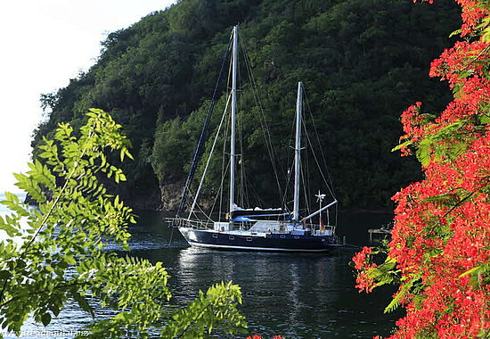 Segelboot in der Wallilabou-Bay von St. Vincent