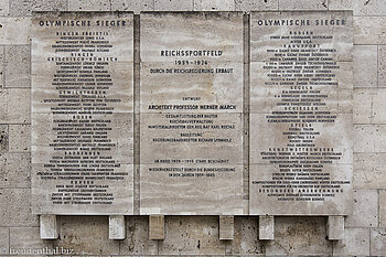 Tafel mit den olympischen Siegern von 1936