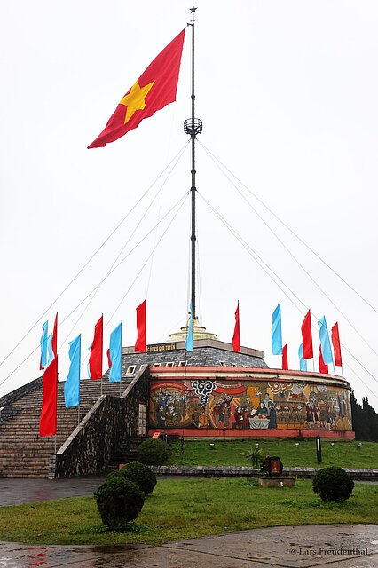 Hiền‑Lương‑Flaggenturm nahe der alten Demarkationslinie zwischen Nord- und Südvietnam