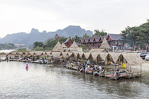 Restaurant am Nam Song bei Vang Vieng