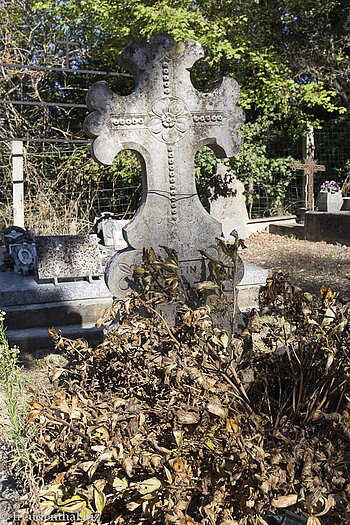 Friedhof bei der Felsenkirche von Vals