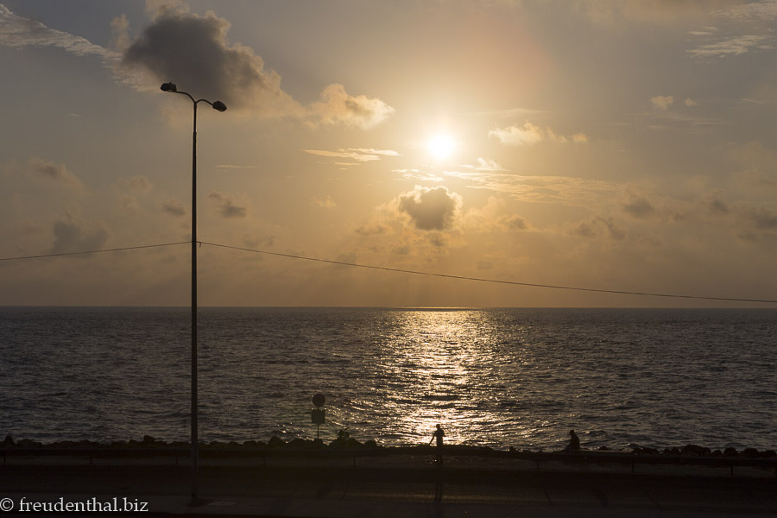 Malerischer Sonnenuntergang im Café del Mar von Cartagena, Kolumbien