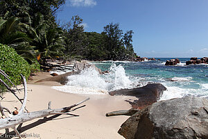 Traumstrand mit Wellengang