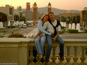 Anne und Lars beim Brunnen