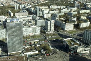 Blick auf den Alexanderplatz und die vielen Plattenbauten