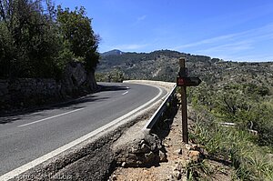 hier zweigt der GR221 von der MA10 rechts nach Deia ab