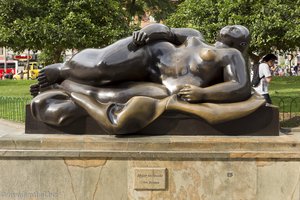 Mujer reclinada, die liegende Frau von Fernando Botero