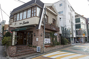 Kleine Stadtvillen mit Cafés in Hongdae