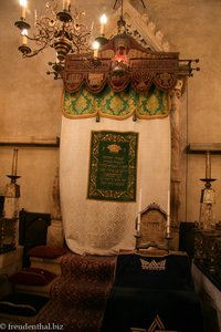 Der Altar in der Altneu-Synagoge