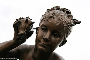 Brückenfigur an der Pont Alexandre III.